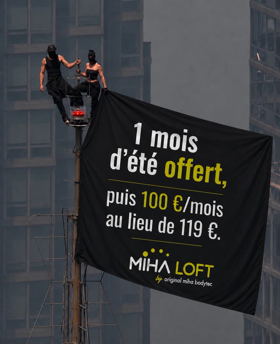 Photo du coup d'éclat, banderole d'offre en haut d'un immeuble